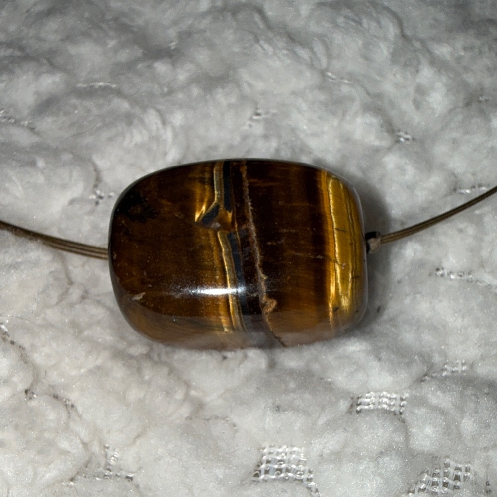 Elegant Tigers eye pendent Necklace sliver clasp. - Picture 2 of 6